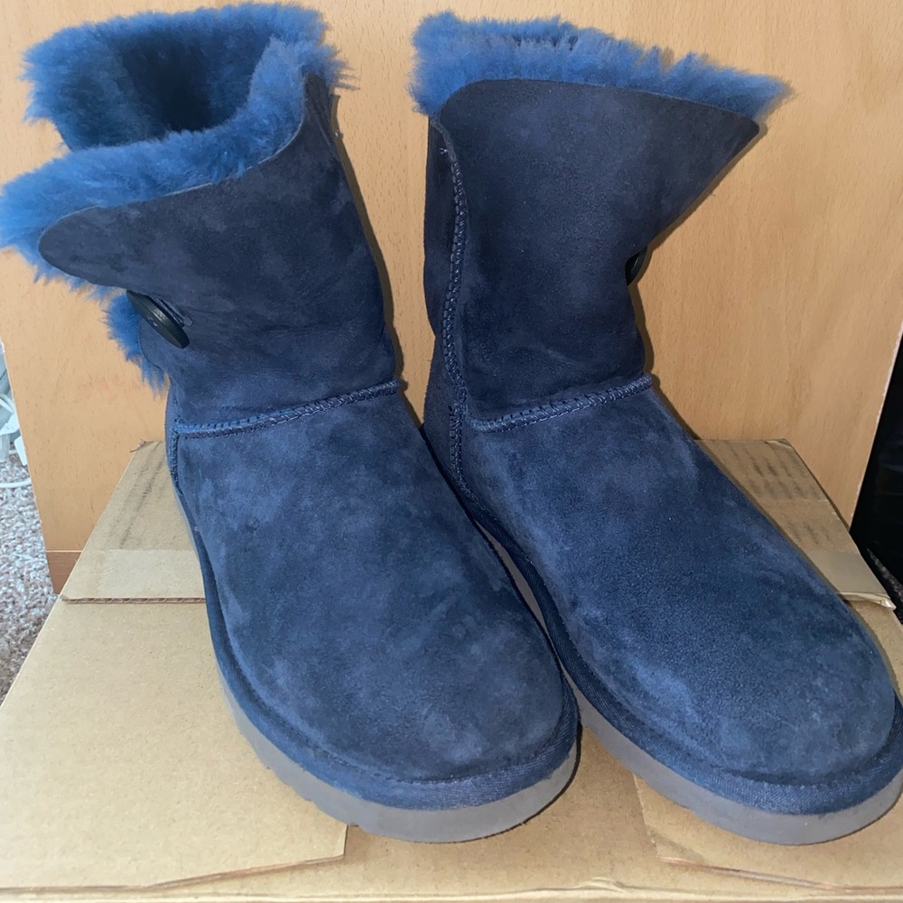 Suede Bailey Button Uggs